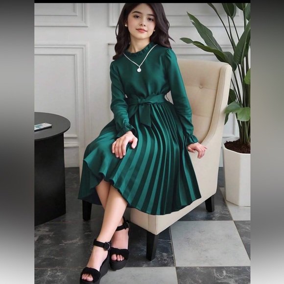 SHEIN Kids Long Sleeve Green Dress - Picture 2 of 6